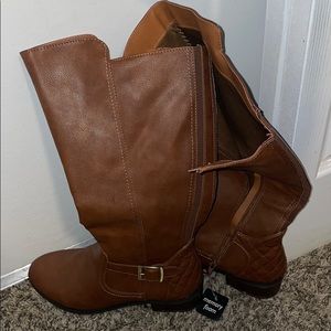 NEW NEVER WORN W/ TAGS Brown heel boots w/ zipper